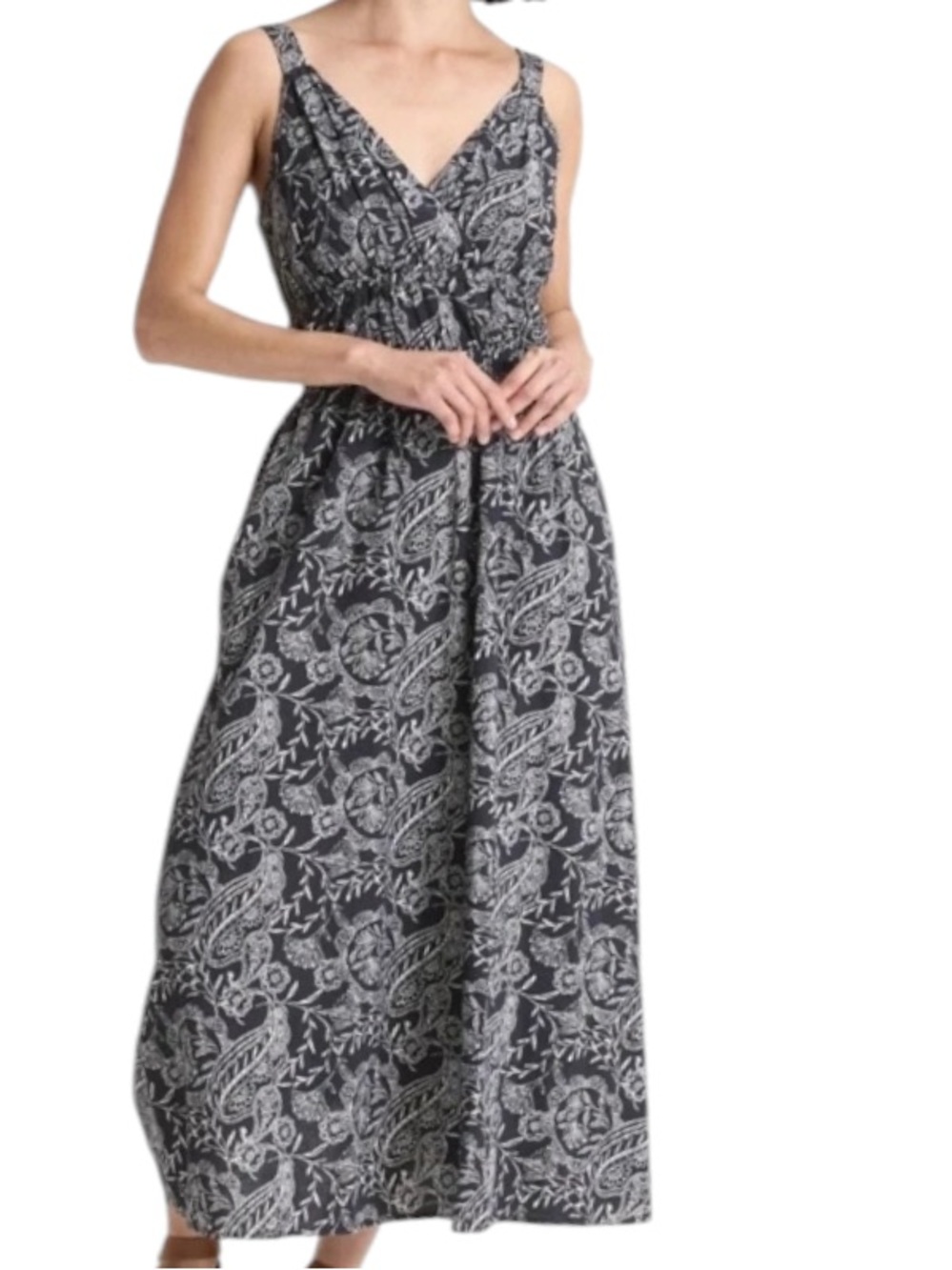 Universal Thread Black & White Floral V-Neck Maxi Dress